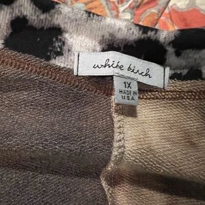 Amazing matching outfit. Loungewear or work casual. Beautiful. Top and joggers.